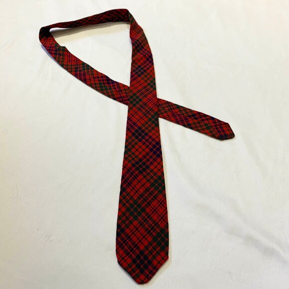 Lochcarron of Scotland Ross Plaid Tartan Pattern Tie Red Green 100% Wool - Picture 5 of 5